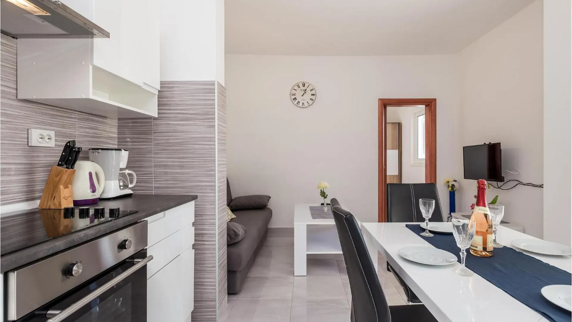 Pet Friendly Apartment In Kampor With Kitchen