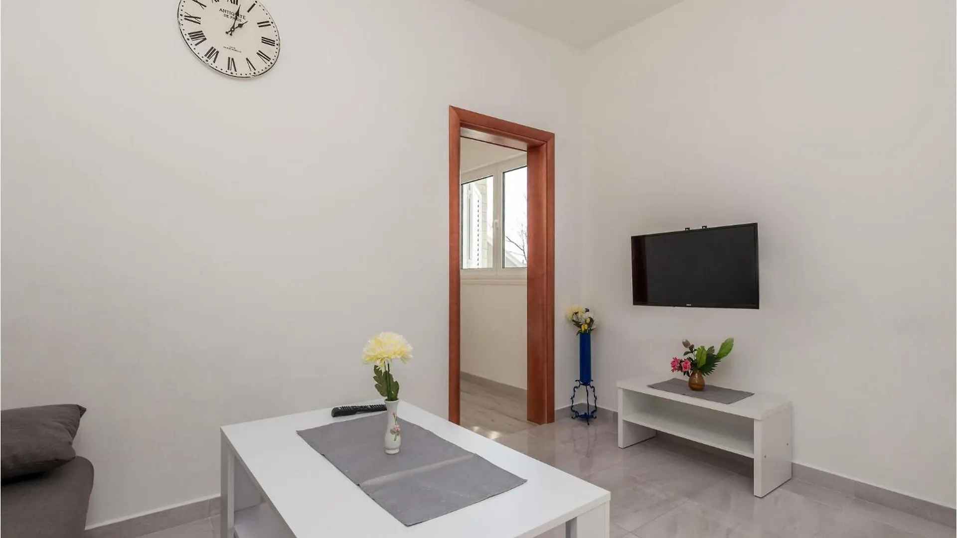 Pet Friendly Apartment In Kampor With Kitchen